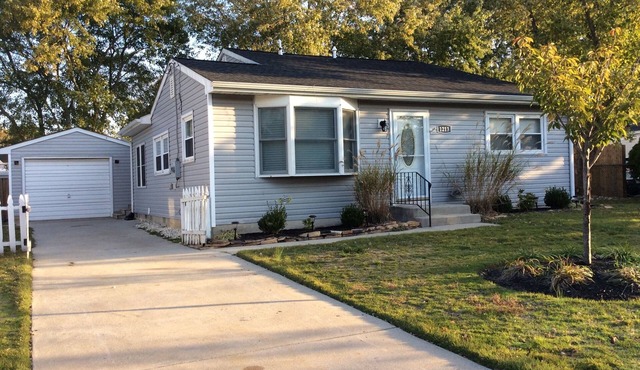 Lovely single family home just blocks from the beach