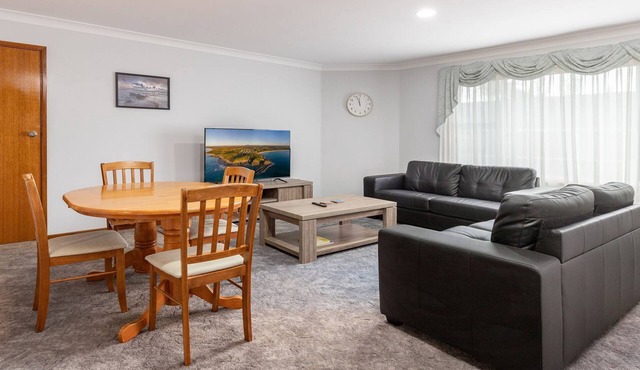 Lovely Single Level Villa close to Rockpool Beach, Tuncurry