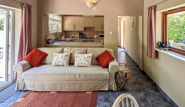 Lovely single-storey cottage with garden in a quiet rural location.