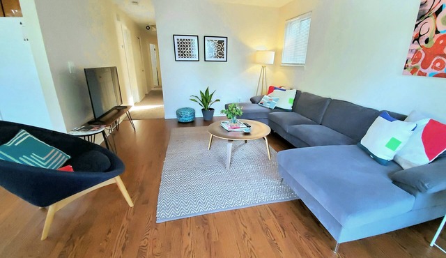Lovely Single Story 4 bedroom Home Near Downtown Royal Oak!