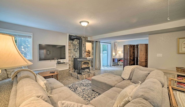 Lovely Snohomish Studio Near Boating & Hiking