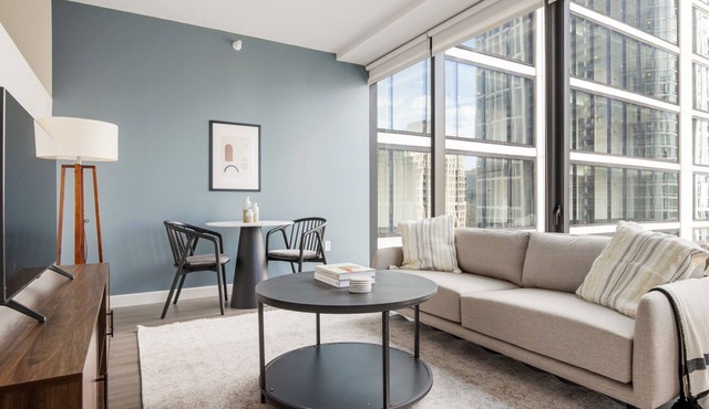 Lovely South Loop 1BR w/Pool, Gym & Spa, nr Grant Park, by Blueground