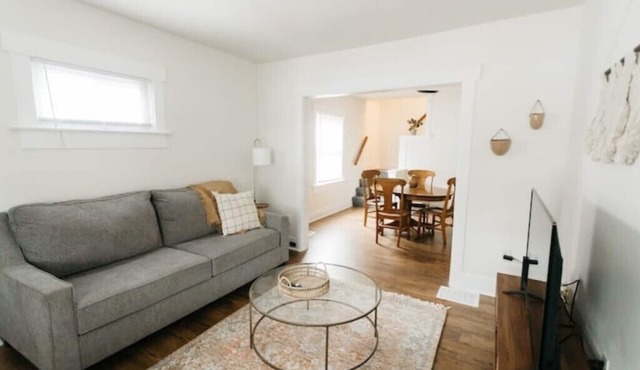 Lovely/Spacious 1 Bedroom House - Central Locationn