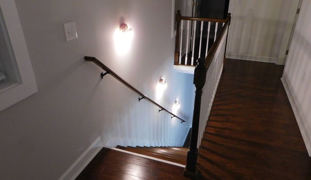 Lovely spacious 3-br home w/firepit close to lakes 3 major cities parks-w/trails