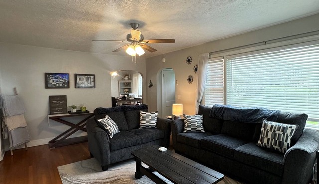 Lovely& Spacious 4-bedroom house in charming Roanoke with WiFi, AC, King Bed