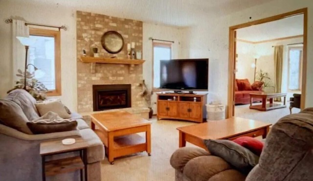 Lovely, Spacious 5 Bedroom Home near Twin Cities