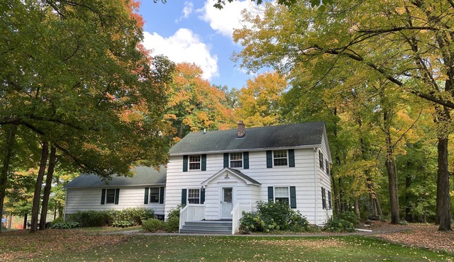 Lovely spacious 6 BR home in St. Croix River valley