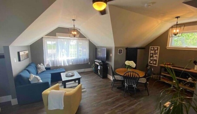 Lovely spacious 600sq ft loft with beautiful views