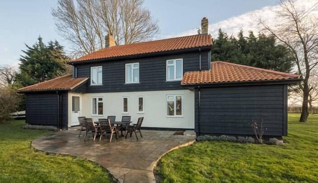 Lovely & Spacious Country Cottages For 8 People