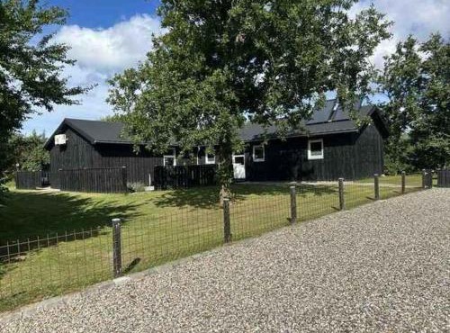 Lovely Spacious Holiday Home In Scenic Area