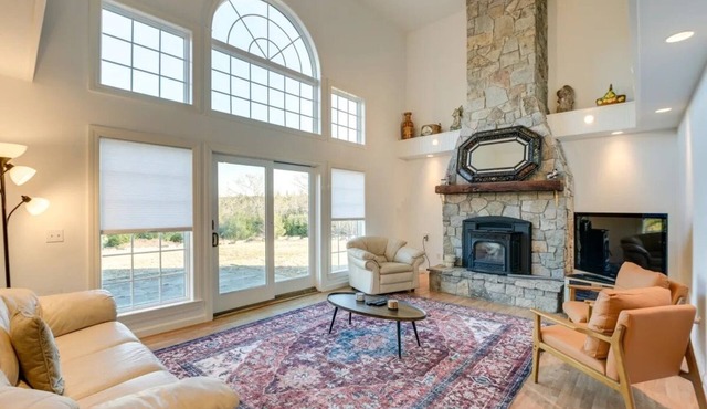 Lovely, Spacious & Private Home on MDI Sleeps 12-16 Whole-House A/C