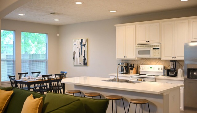 Lovely & Spacious Townhome in Prime The Woodlands & Conroe Area