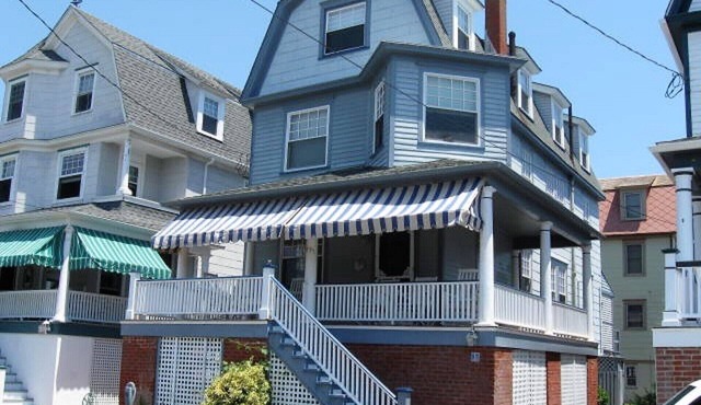 Lovely & Steps to Finest Beach. Center of Cape May. Multi-Car Private Driveway!