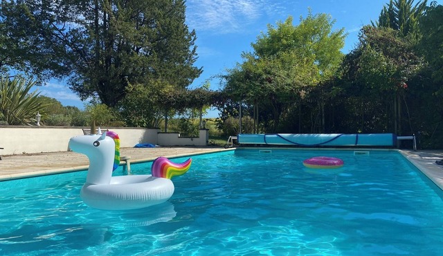 Lovely stone country house on a four-hectare estate with swimming pool & jacuzzi