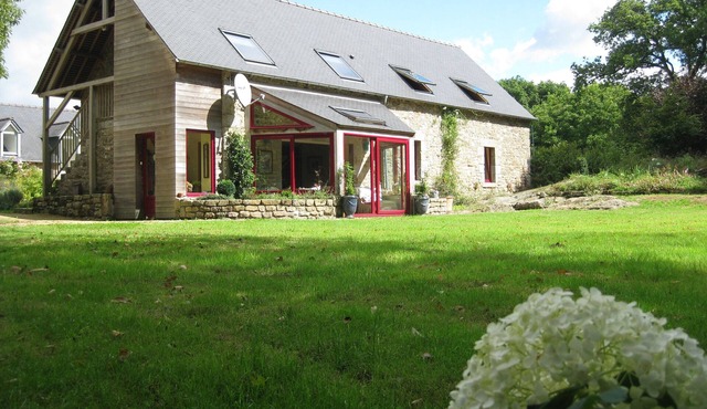 Lovely stone home with private garden