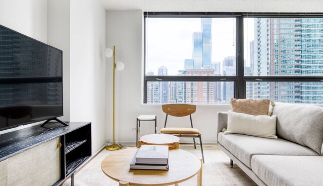 Lovely Streeterville Studio w/Gym, Pool, near Navy Pier, by Blueground