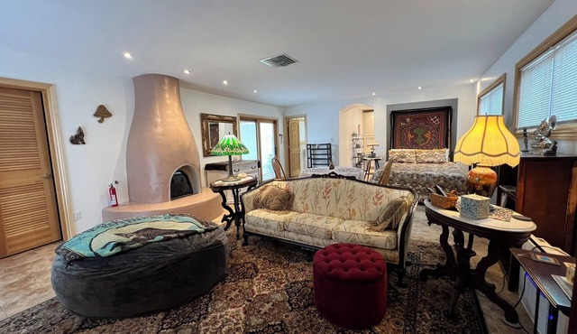 Lovely studio apartment at the base of Cibola National Forest in Cedar Crest