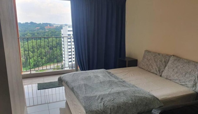 Lovely studio condo with balcony & pool @ Suria Jelutong