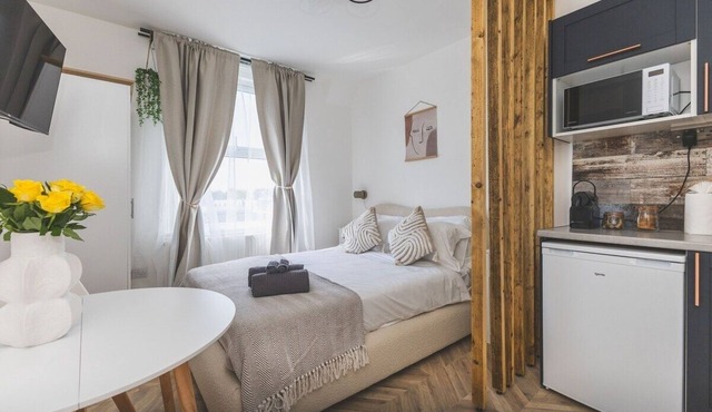 Lovely studio flat in Kilburn w/great connections