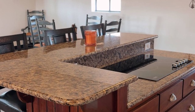 Lovely studio in charming Montrose! Pet Friendly! Close to interstate exit!