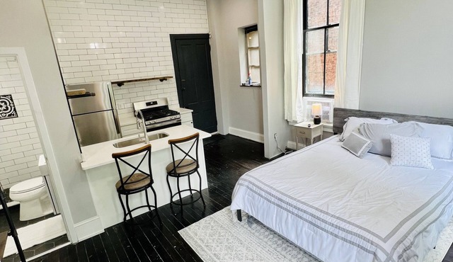 Lovely Studio in the Hills of Eden