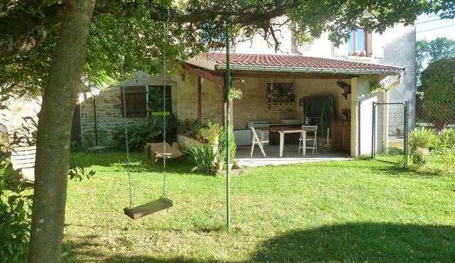 Lovely studio-loft in old farmhouse Sleeps 4.