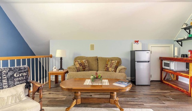 Lovely Studio Loft with Pool