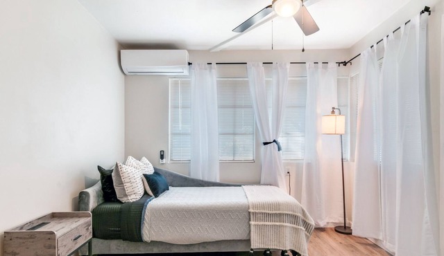 Lovely Studio (Unit B) 2.9 mil to Kaiser Permanente Unit B