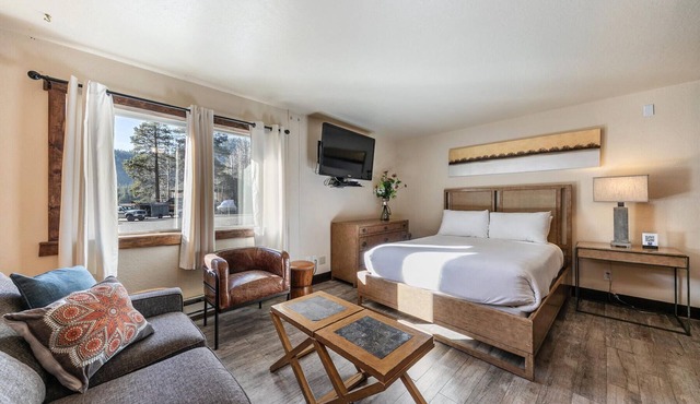 Lovely Studio w/Kitchen #122 at Donner Lake Village
