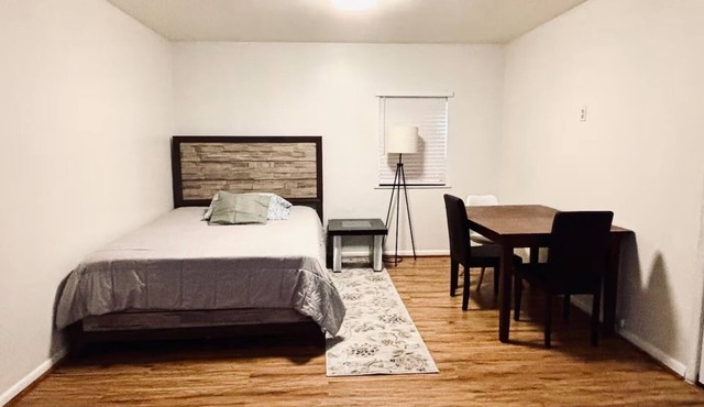Lovely studio with AC in vibrant Houston neighborhood
