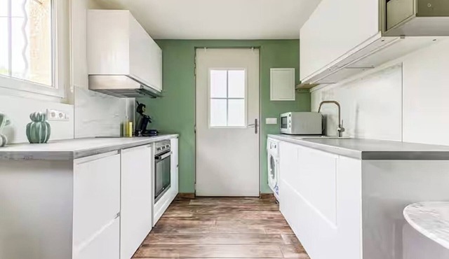 Lovely Studio with garden and private Jacuzzi area