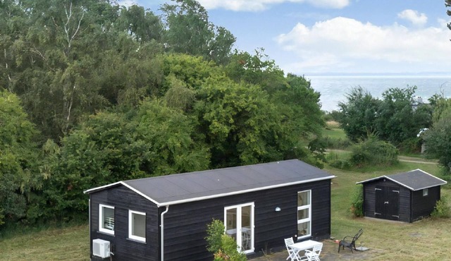 Lovely summer house close to the water