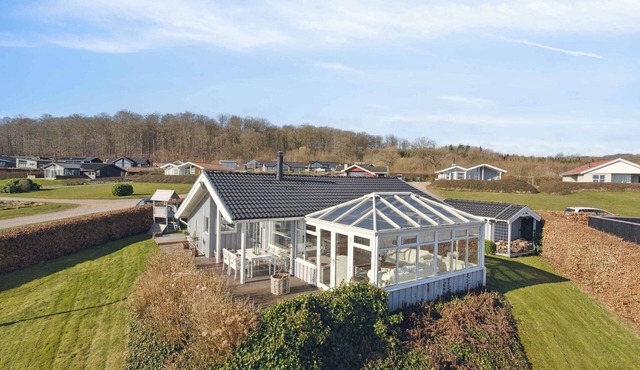 Lovely summer house with sea view