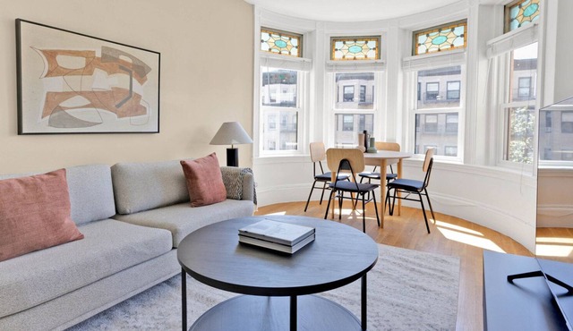 Lovely Symphony 2BR next door to laundromat, by Blueground