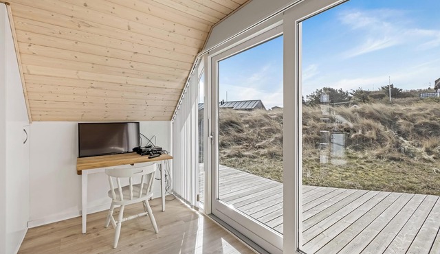 Lovely thatched holiday home with a large annex - 1029