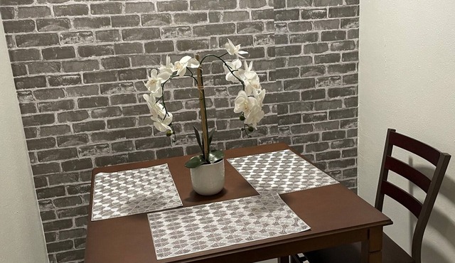 Lovely tiny private house in great safe neighborhood! with private yard for pets