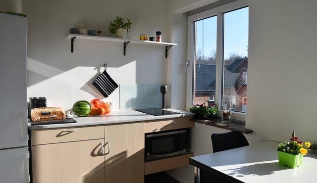 Lovely Town Apartment - Sleeps 5, Parking & Garden