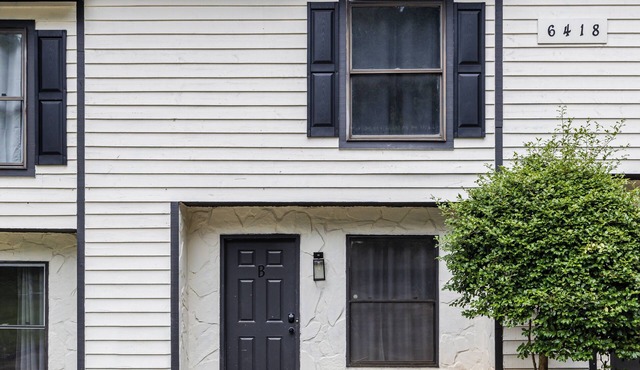 Lovely townhome #B with AC in Peachtree Corners - 2 bedrooms