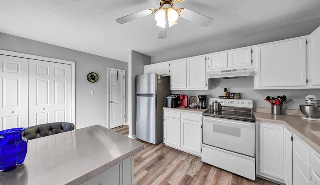 Lovely townhome convenient to everything in Central KY. Pet friendly!