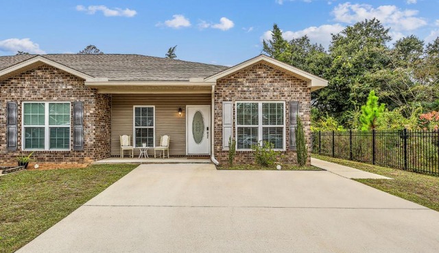 Lovely Townhome in Pensacola - Cozy & Modern Retreat