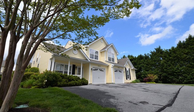 Lovely townhome in The Keys of Marsh Harbor!