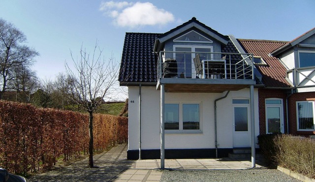 Lovely townhouse w/view of the fjord & private beach. Near Jesperhus Flowerpark