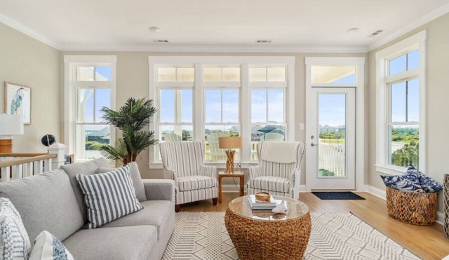 Lovely townhouse steps from the beach