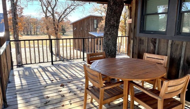 Lovely Treehouse Glamping Spot Near Magnolia and Baylor, Texas