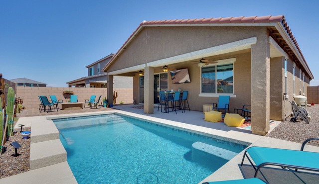 Lovely Tucson Home w/Private Pool & Fire Pit!