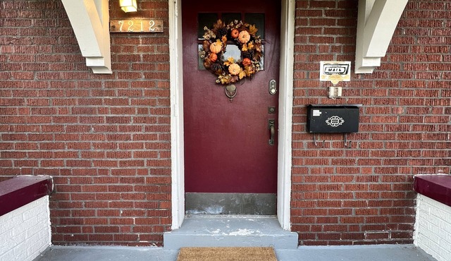 Lovely two bedroom apartment. Great location