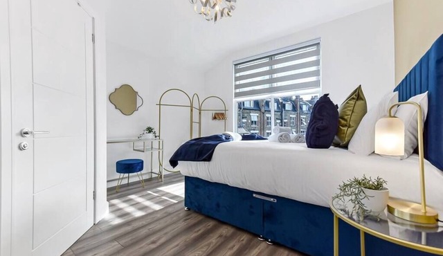 Lovely Two Bedroom with Ensuite Bathrooms