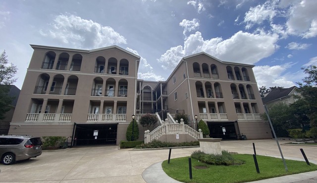 Lovely two bedroom condo with treetop views