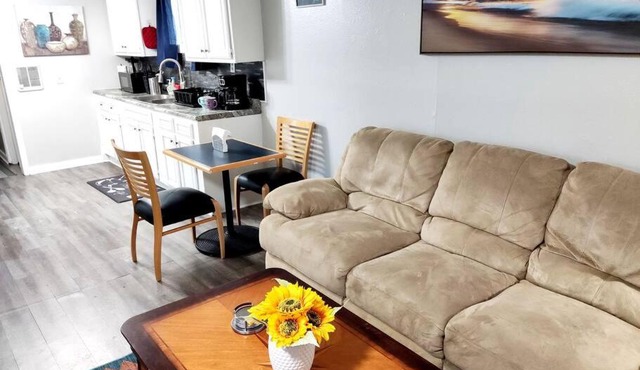 Lovely Two Bedroom Home- Close to DT Greenfield