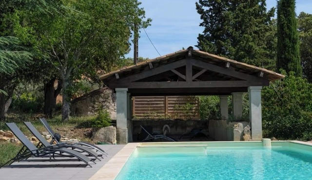 Lovely two-room apartment in a quiet house in the heart of the verdon